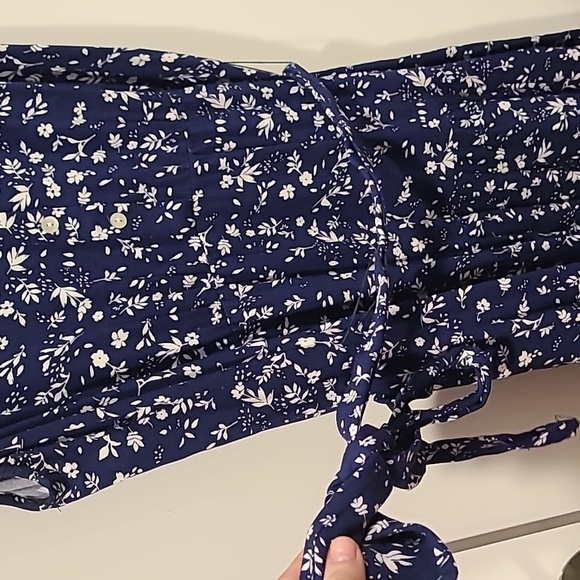 Jane and Delancey button-down collar tie dress | Blue with white floral design​ - Picture 4 of 8